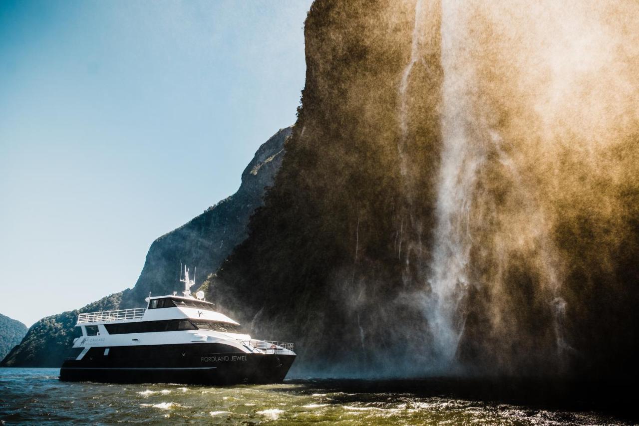 Milford Sound Overnight Cruise - Fiordland Discovery Dış mekan fotoğraf