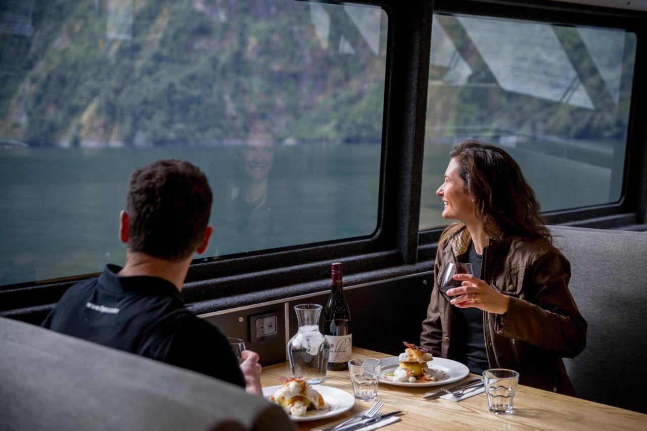 Milford Sound Overnight Cruise - Fiordland Discovery Dış mekan fotoğraf